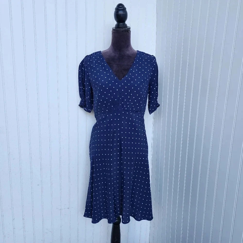 LOFT Dress Womens  Blue White Polka Dot Shift V-Neck Short Sleeve Empire Waist 4
